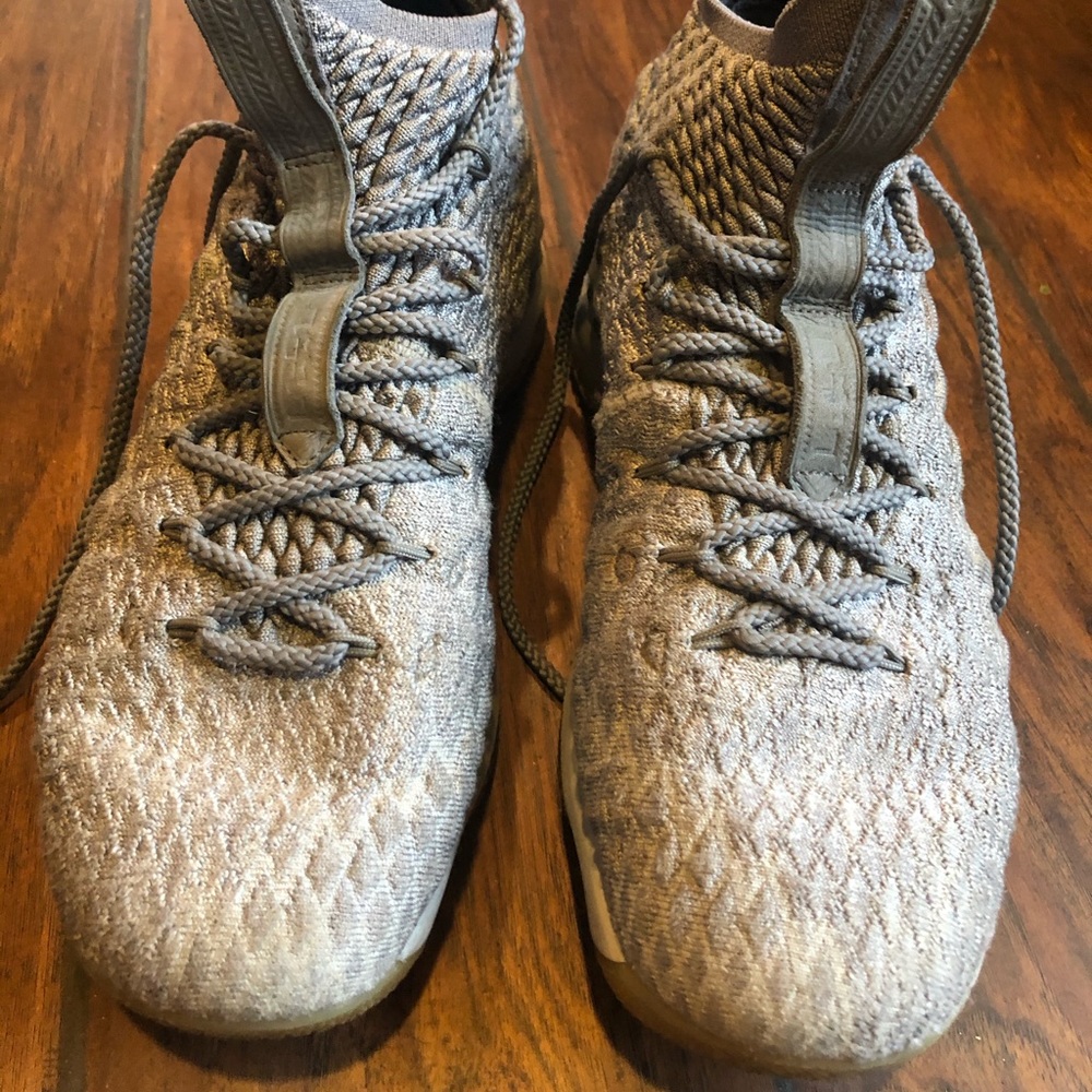 🔥🔥Nike LeBron XV 15 GS Shoes boys youth 7Y🔥